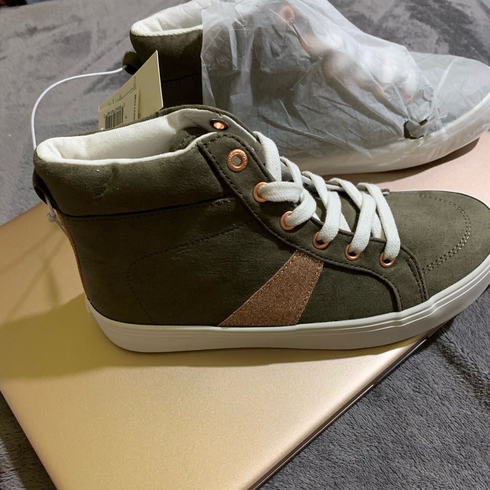 New w/Tag - Old Navy Girls Faux Suede High Top